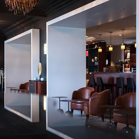 Les Tresoms And Hotel