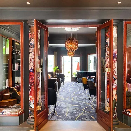 Les Tresoms And Hotel